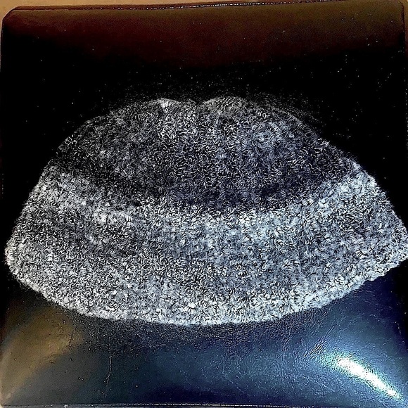 Italian Acrylic Beret - Picture 2 of 4